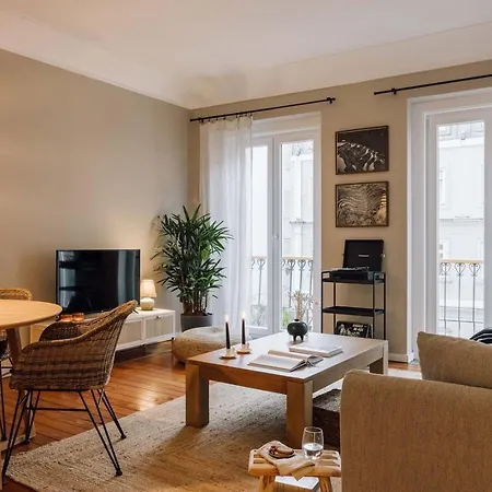Sumba - 2 Bedrooms And Balcony In Santo Antonio * ליסבון